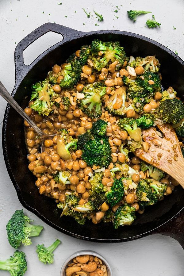 Chickpea, Cashew & Broccoli with Garlic Sauce Skillet
