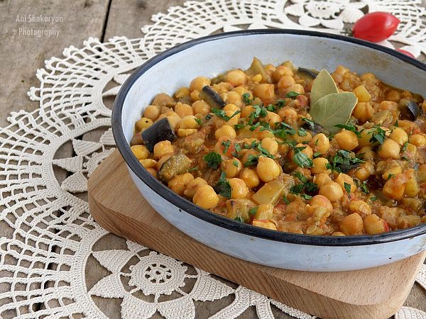 Vegan stew with chickpeas, eggplant, zucchini and curry